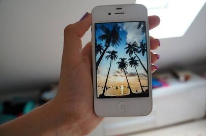 iphone-beach.jpg