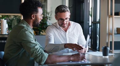 manager mentoring employee